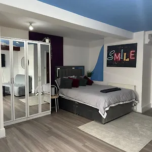  Apartment Modern & Cosy Near Centre